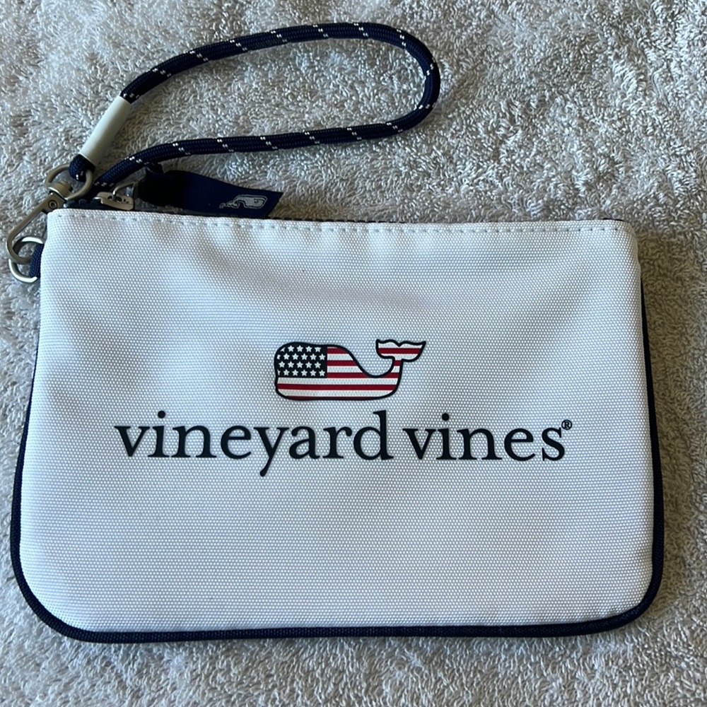 Vineyard vines for target wristlet